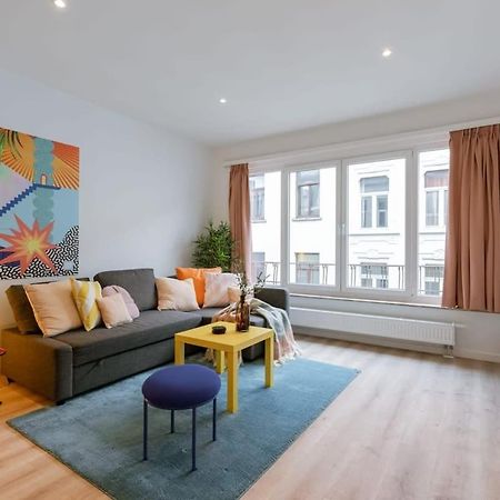 Colorful Pop Apartment In The Heart Of Антверпен Экстерьер фото