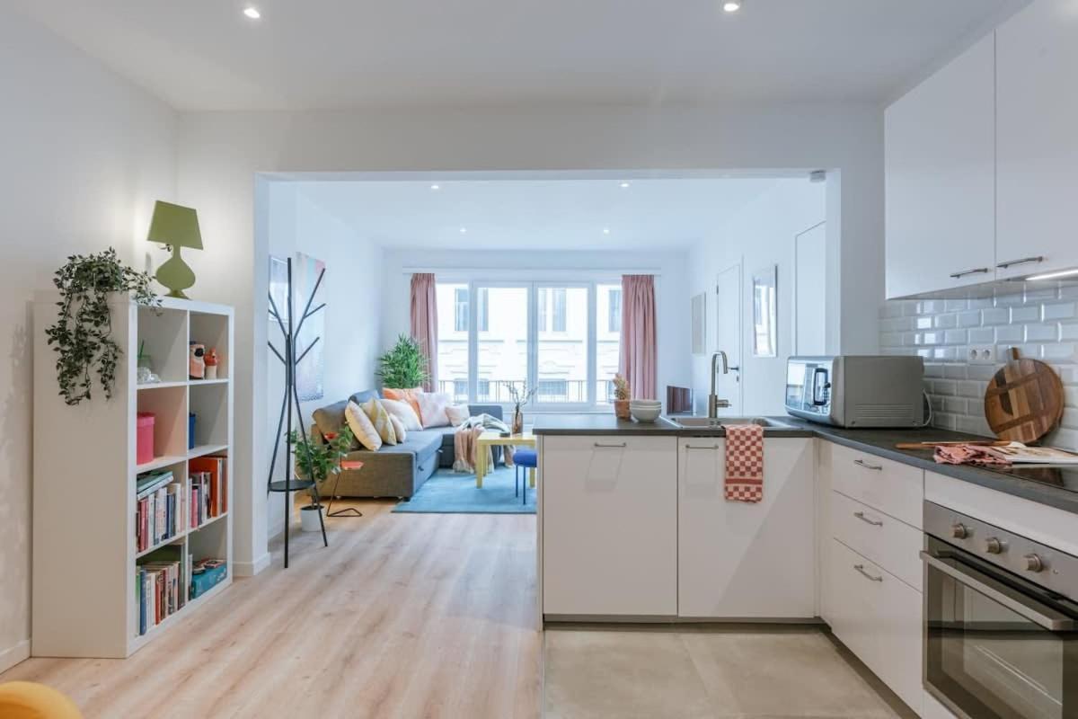 Colorful Pop Apartment In The Heart Of Антверпен Экстерьер фото