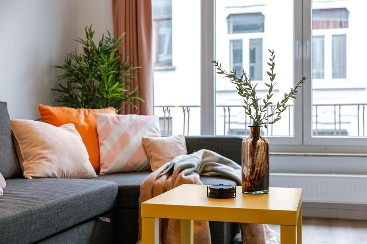 Colorful Pop Apartment In The Heart Of Антверпен Экстерьер фото