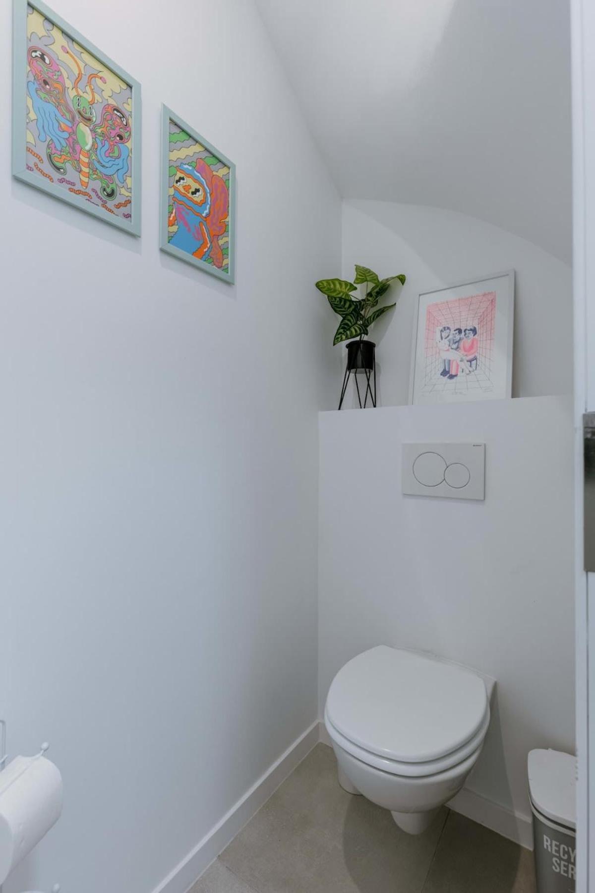 Colorful Pop Apartment In The Heart Of Антверпен Экстерьер фото